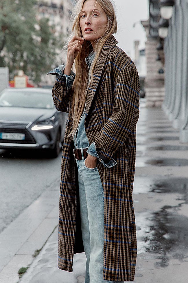 Abrigo estampado de Zara (59,99 euros)