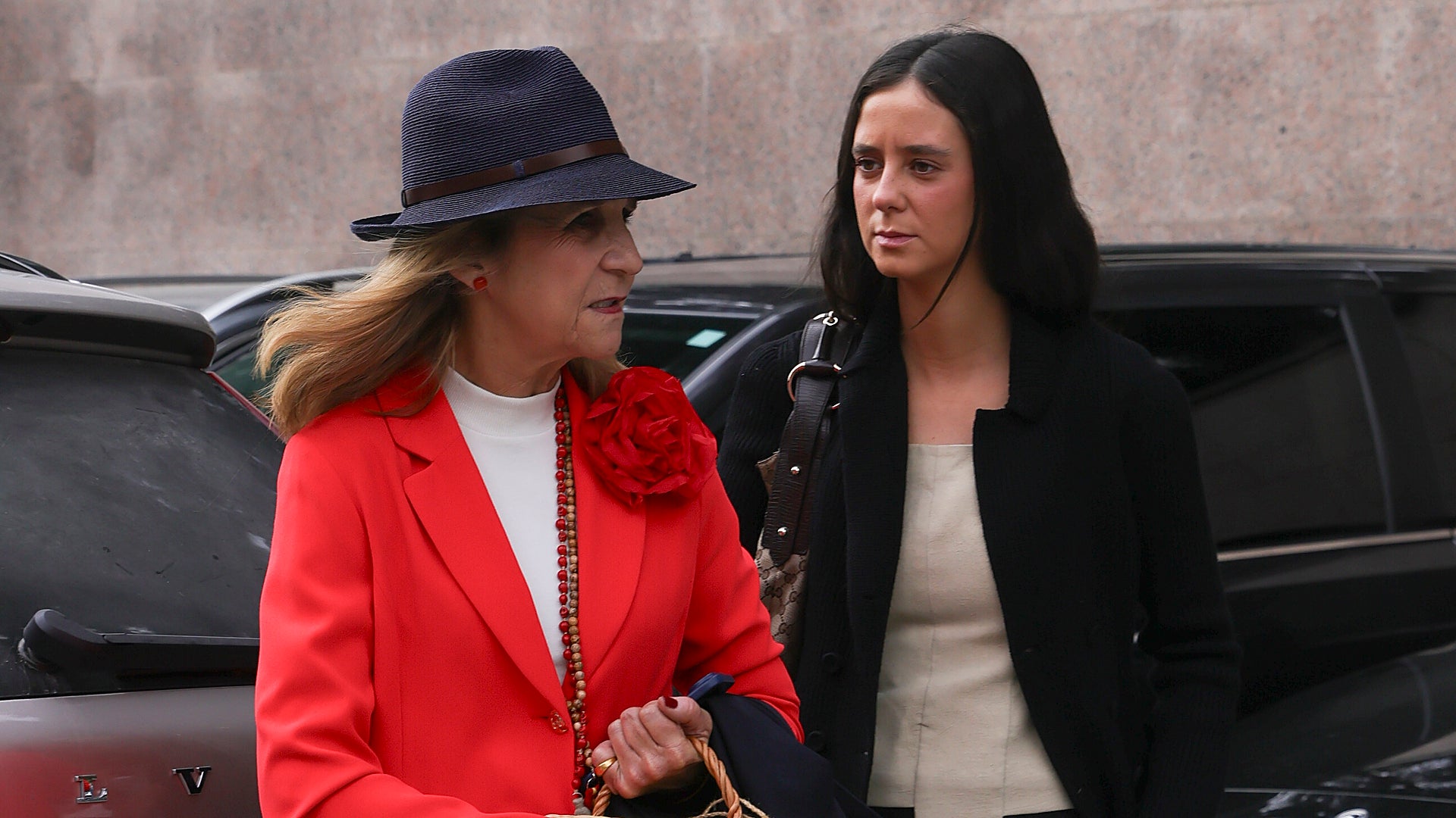 El plan madre e hija de la infanta Elena y Victoria Federica en vez de  acudir al desfile de la Hispanidad | Mujerhoy