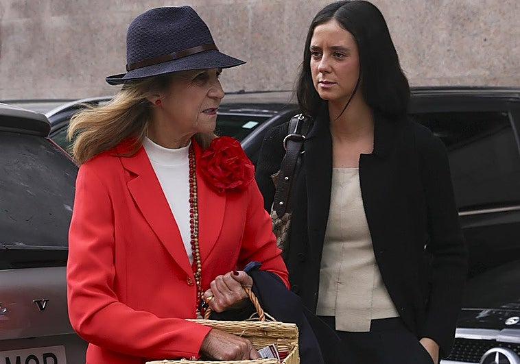 La infanta Elena y su hija Victoria Federica llegando a las Ventas.