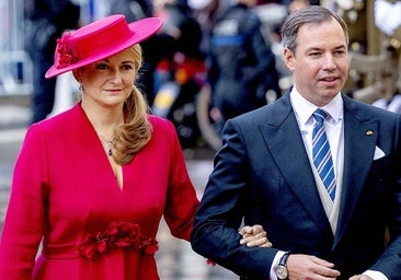 La Gran Duquesa Estefanía de Luxemburgo luce un sombrero de Sylvia Martínez.