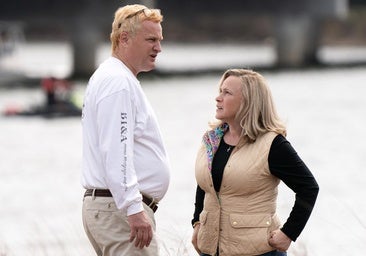 Jason Clarke y Patricia Arquette como Maggie y Alex Murdaugh en Muerte en la familia Murdaugh.