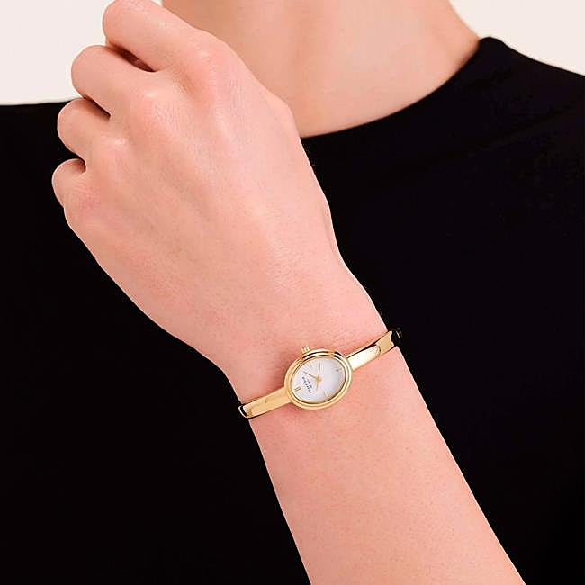 Reloj estilo pulsera en dorado de Rosefield.