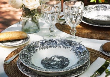 Cierra La Cartuja de Sevilla y la vajilla favorita de tu abuela se va a convertir en una joya de lujo solo para coleccionistas