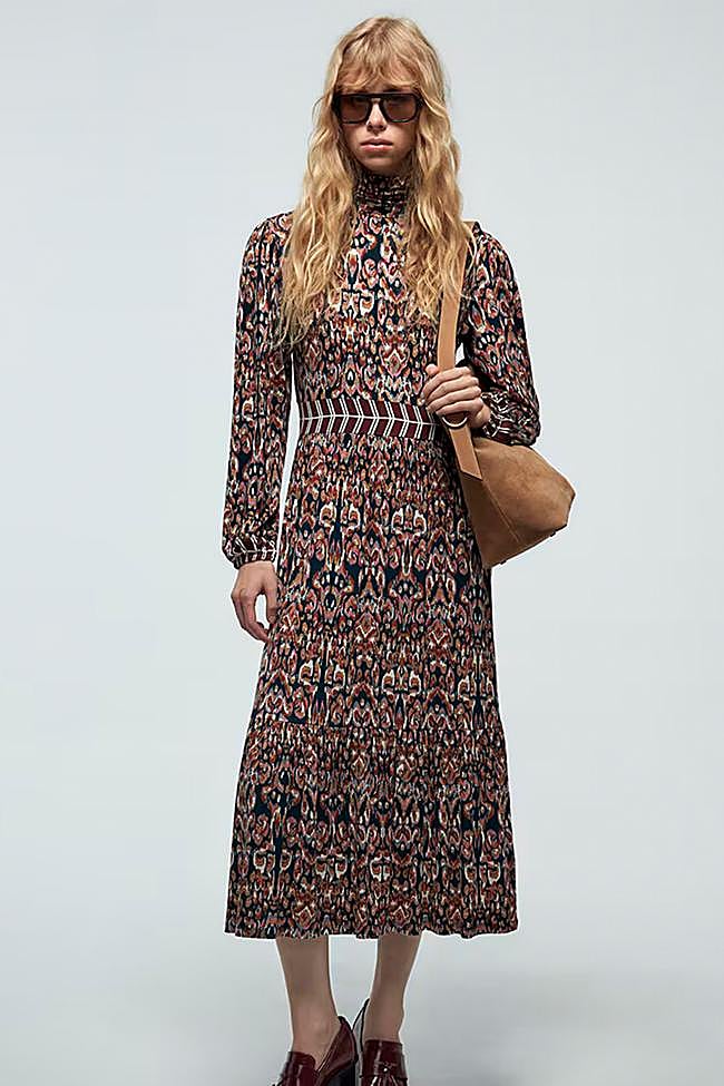 Vestido largo con cuello cisne y estampado de Sfera.