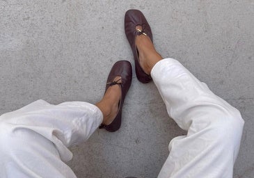 Así se llevan las bailarinas con cordones.