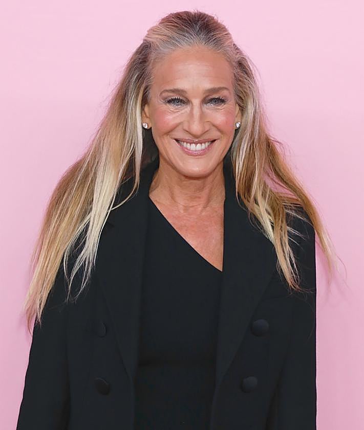 Imagen secundaria 2 - Olympia de Grecia, Helena Christensen y Sarah Jessica Parker fueron algunas de las invitadas que posaron en la pink carpet del desfile de Victoria's Secret. 