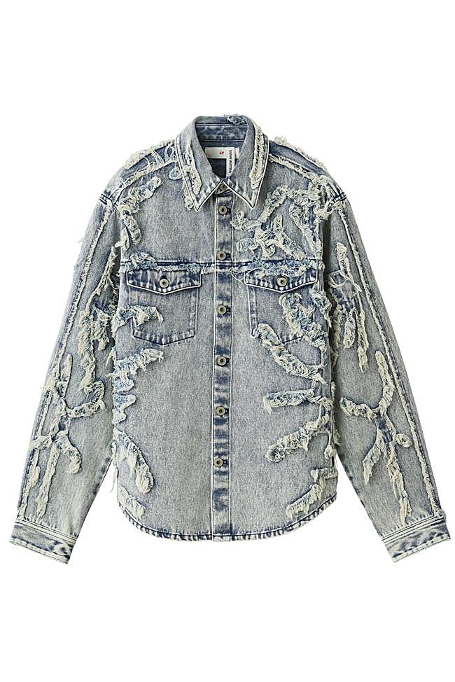 Cazadora vaquera bordada.