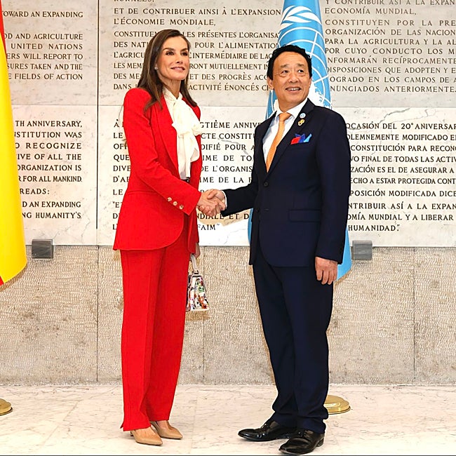 La reina Letizia junto al director general de la FAO, Qu Dongyu.