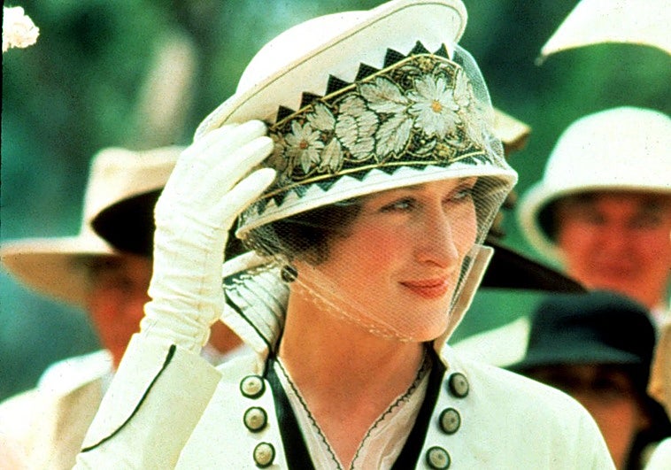 Meryl Streep en una secuencia de Memorias de África, de cuyo vestuario se encargó la compañía Cosprop.
