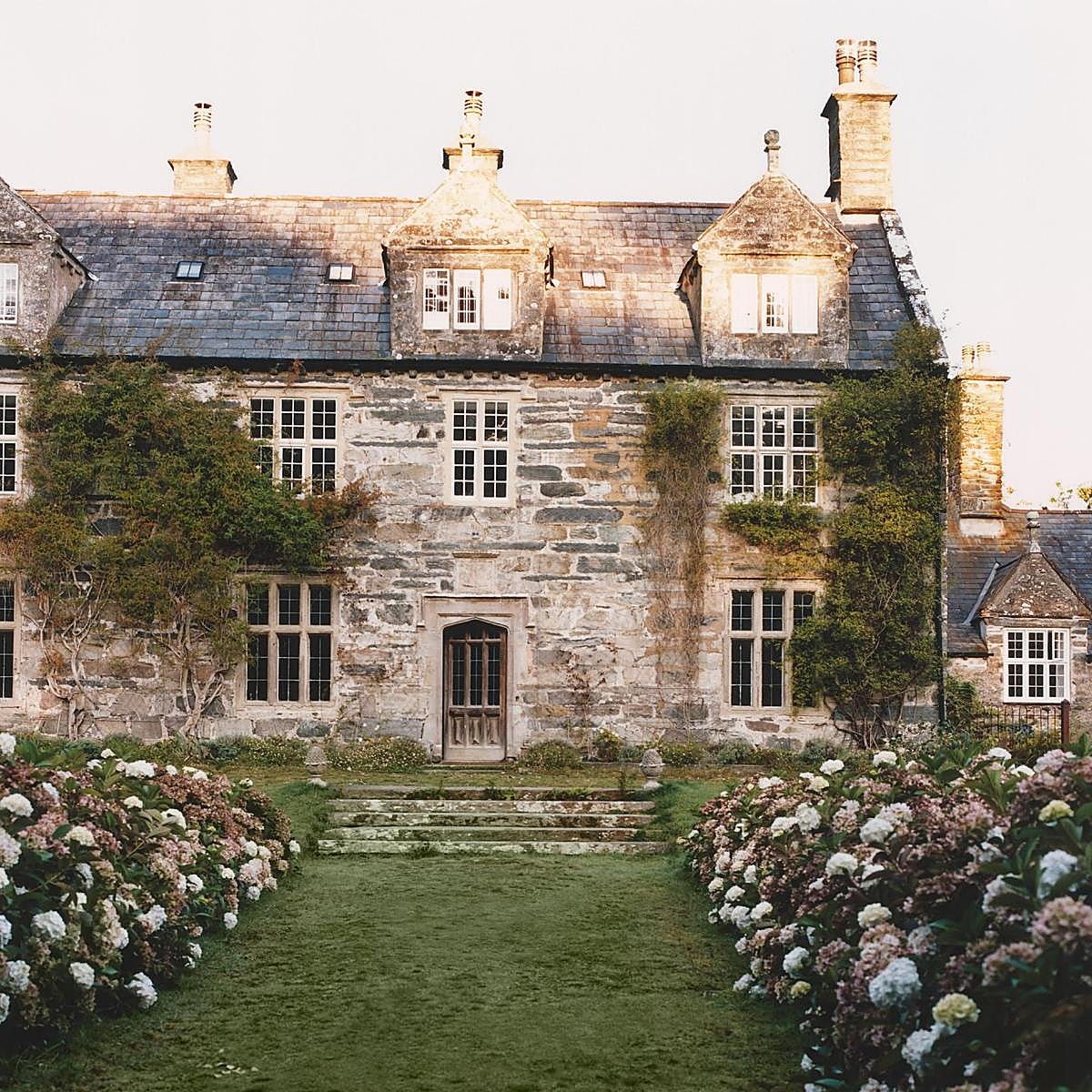 La mansión de campo en Glyn Ceiriog, Gales, donde se ha creado el nuevo editorial deco de Zara Home para el otoño 2025.