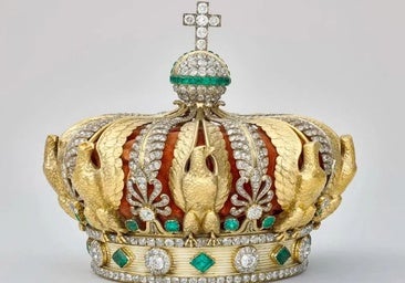 La corona de Eugenia de Montijo que los ladrones abandonaron tras escapar.