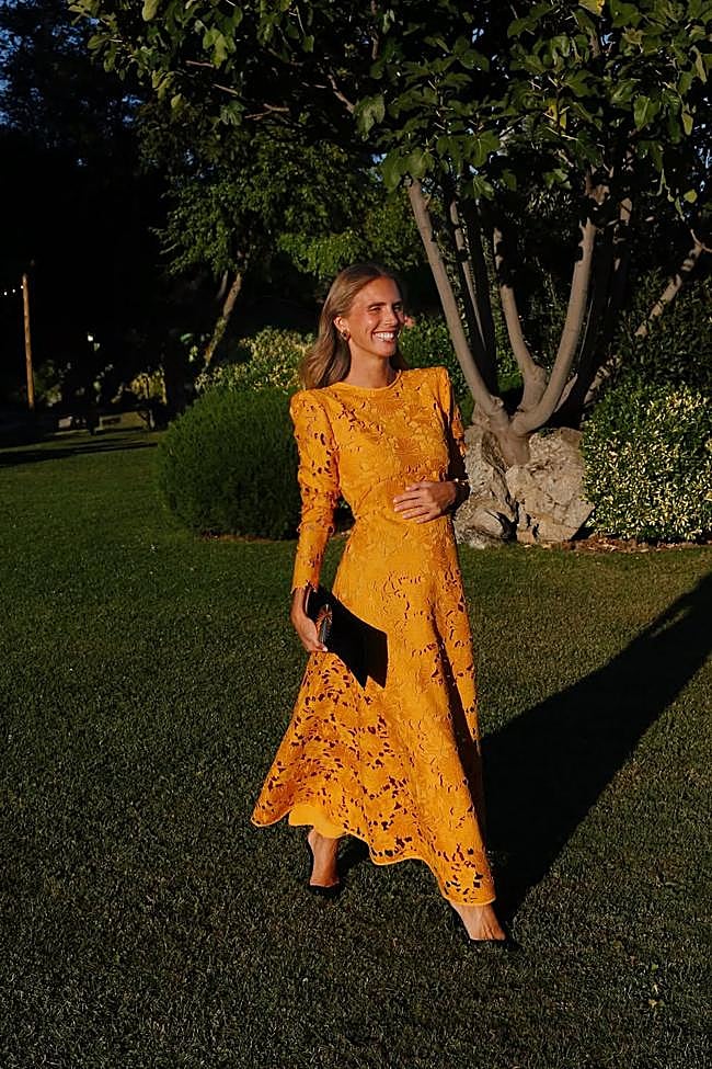 Lucía Bárcena con vestido de la firma Sandra Rosa.