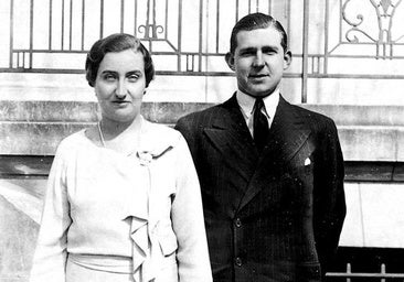 Don Juan de Borbón y María de las Mercedes, en la foto de su compromiso.