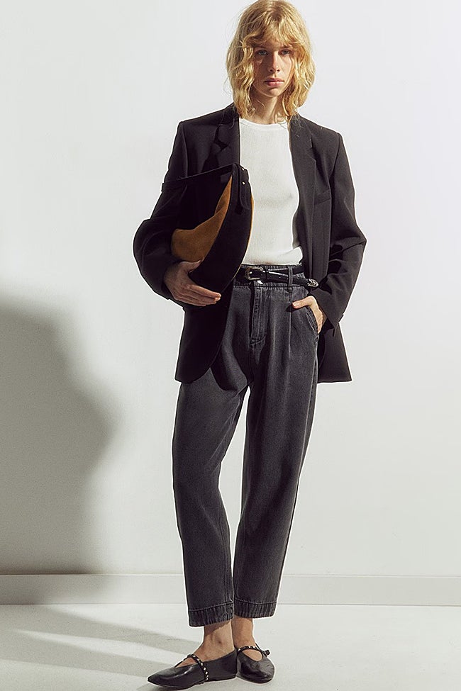 Vaqueros grises de Sfera (29,99 euros)