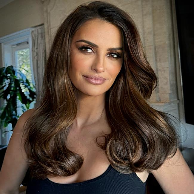 Penélope Cruz con su nuevo corte de pelo y mechas.