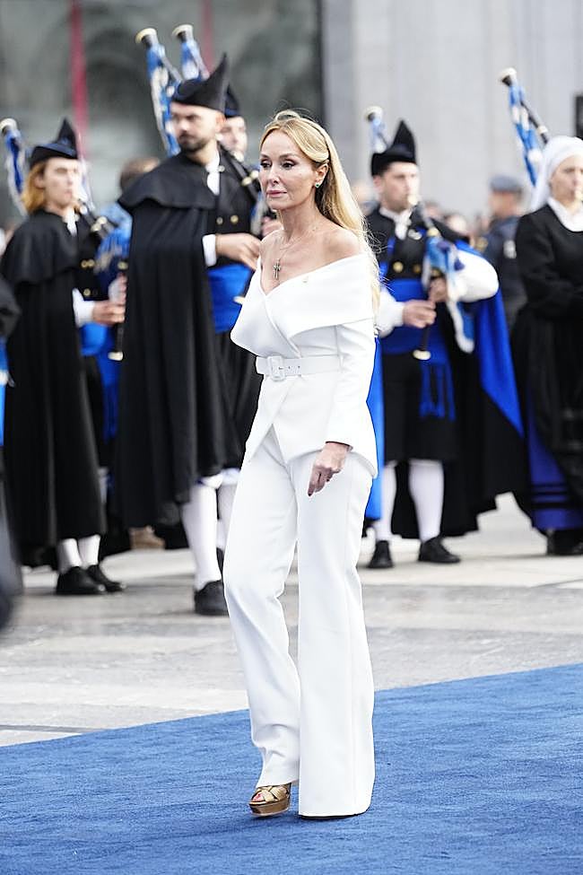 Esther Alcocer Koplowitz.