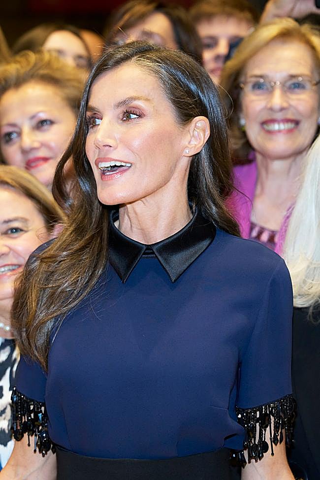 La Reina se llevó los mayores piropos a la salida del auditorio en el que se celebró el cocierto de los Premios Princesa de Asturias.