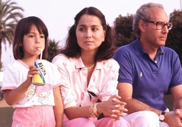 Isabel Preysler y Miguel Boyer junto a su hija Ana.
