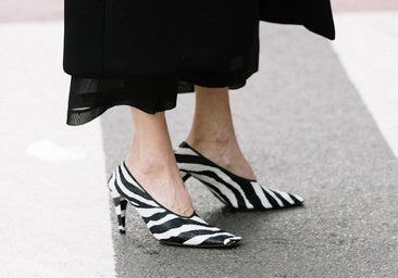 Los zapatos que llevarás este otoño tienen estampado de cebra ¿Quieres descubrirlos?