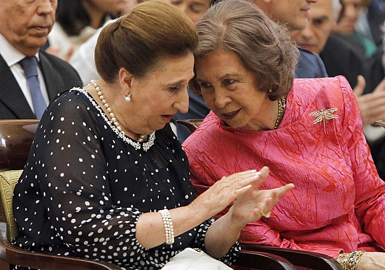 La infanta Margarita, junto a la reina Sofía.