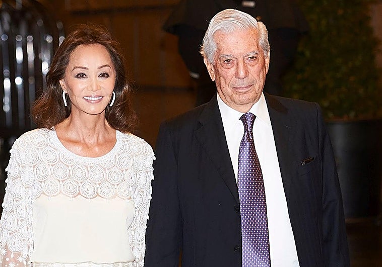 Isabel Preysler y Vargas Llosa, en un momento feliz de su relación.