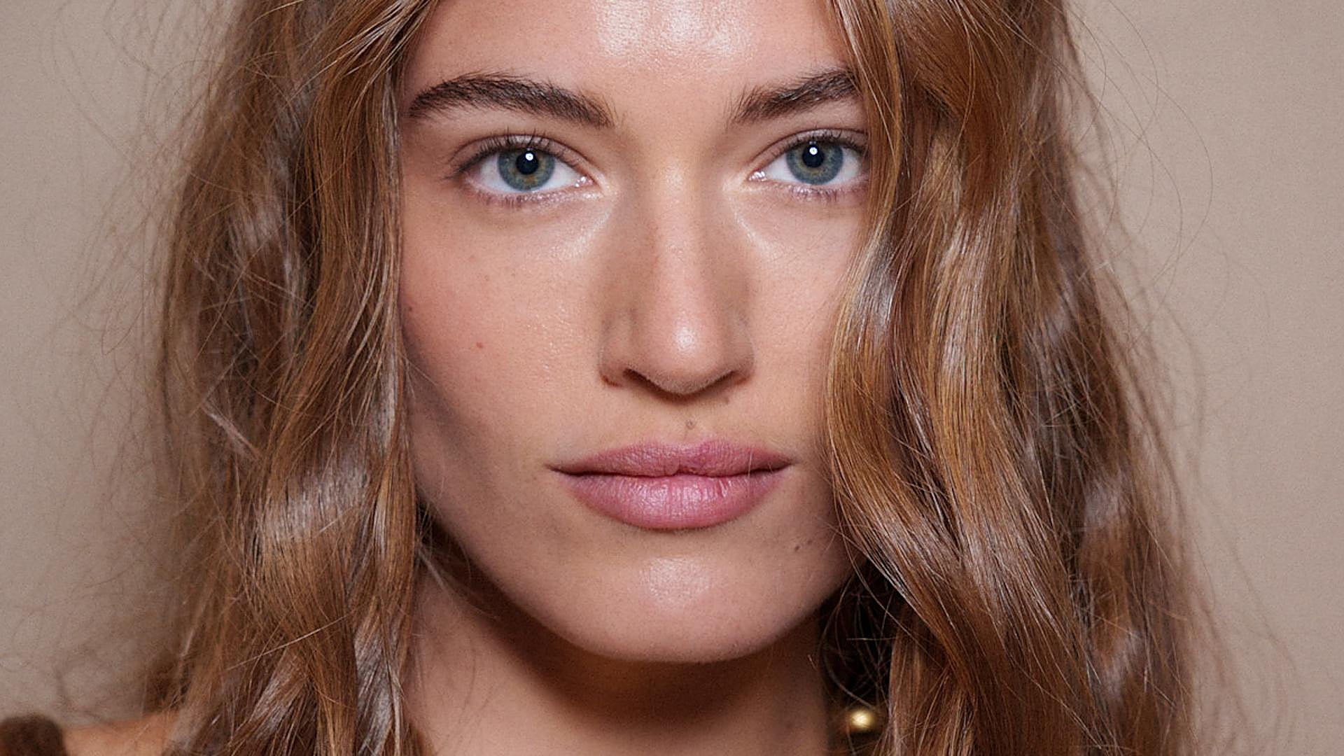 Las mejores bases de maquillaje para pieles grasas: rostro profesional y sin brillos