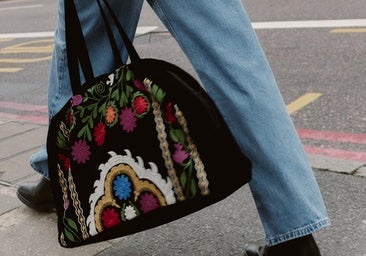 Estos son los bolsos de terciopelo más deseados de la temporada de nuestras firmas favoritas, como Zara o Mango.