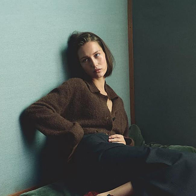 Cárdigan marrón de Massimo Dutti, 99,95 euros.