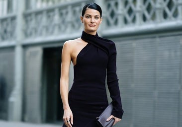 Mujer con conjunto de fiesta negro