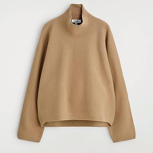 Jersey cuello alto de lana hervida (89€)