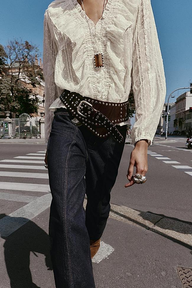 Blusa blanca de Zara (29,99 euros)