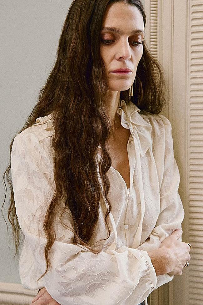 Blusa con volantes de Sfera (29,95 euros)