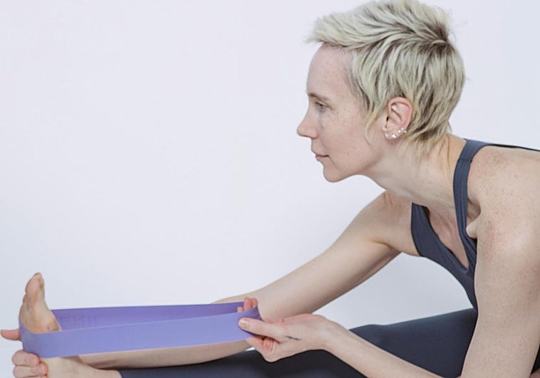 Yoga de dedos, el secreto mejor guardado para desarrollar unas piernas fuertes a los 50