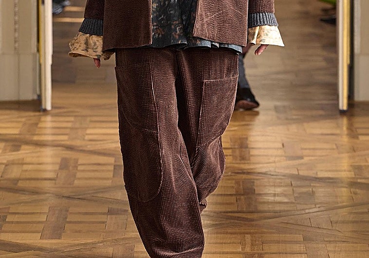 Los mejores pantalones de pana para llevar en otoño.