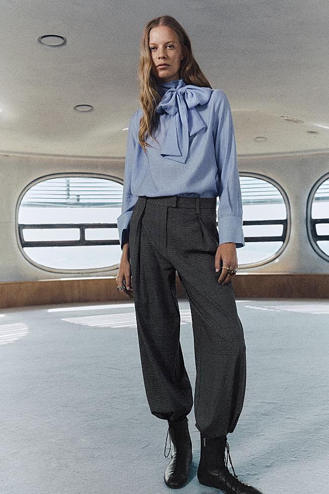 Camisa azul de Mango (29,99 euros)