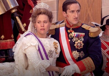 Kimberley Tell y Joan Amargós son Victoria Eugenia y Alfonso XIII.