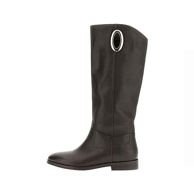 Bota negra clásica con hebilla ovalada de CAFèNOIR, a la venta en Zalando, 179,95 euros.