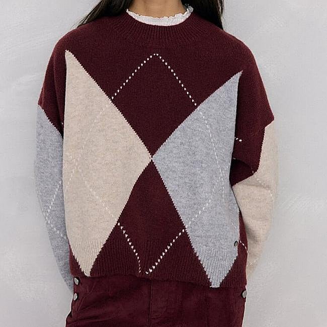 Jersey burdeos, beige y gris de Pedro del Hierro, 59,90 euros.