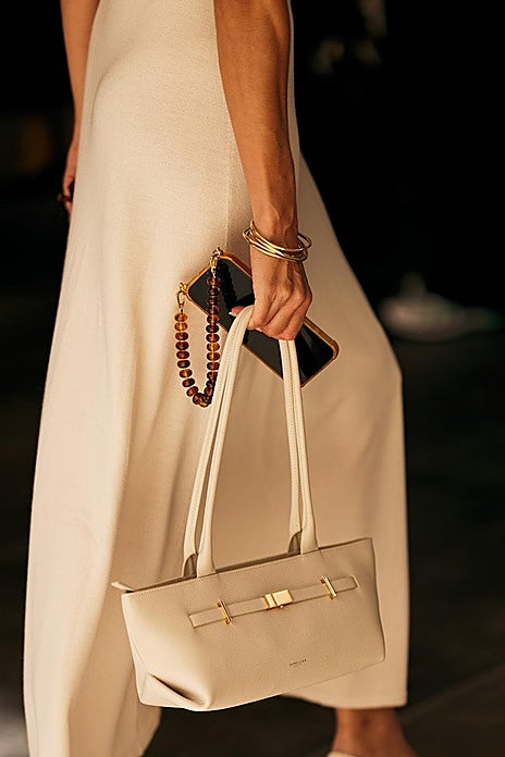 Pulseras con brillos: el toque especial para una cena si no quieres lucir otras joyas