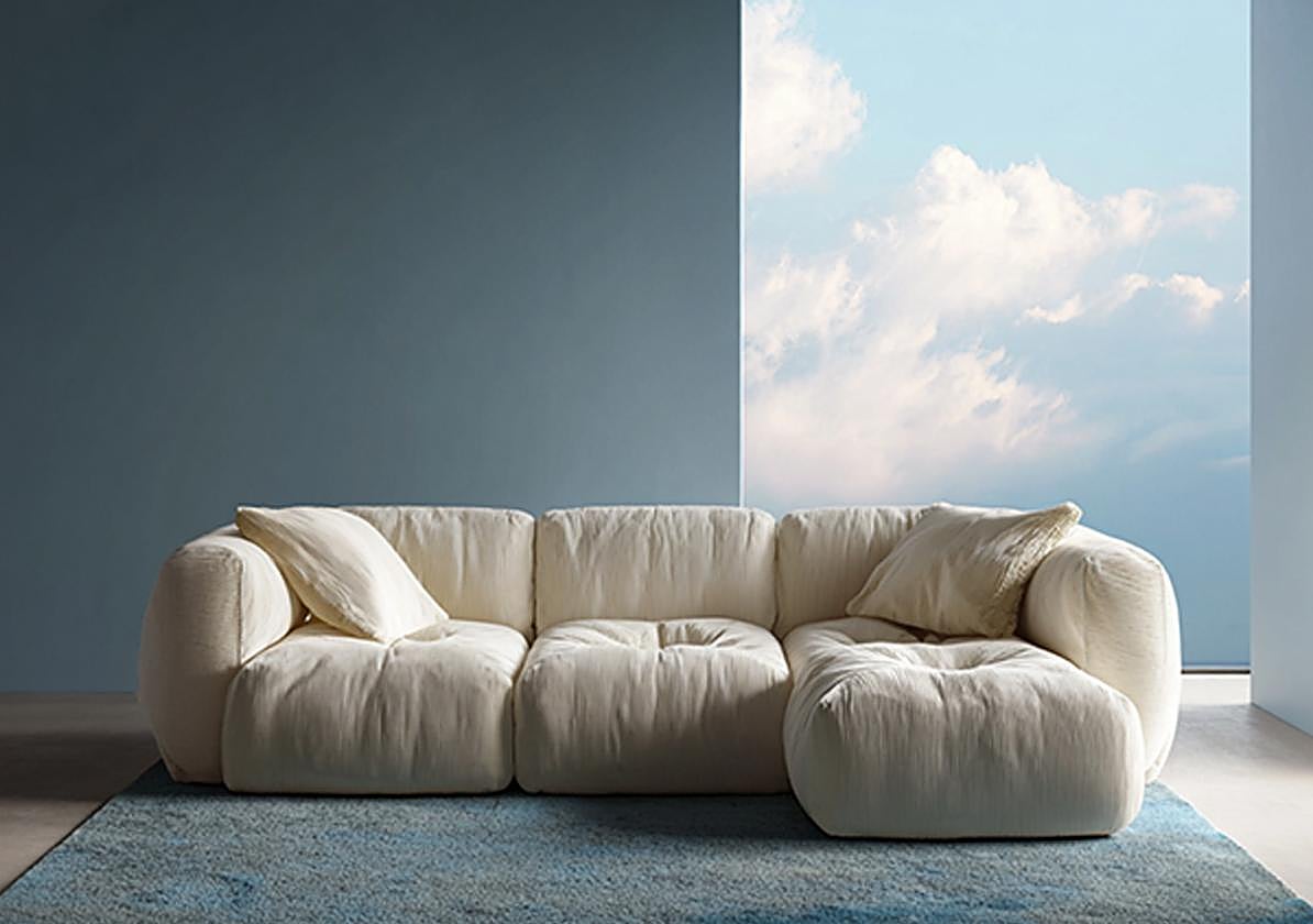 Pantone se rinde al minimalismo y elige Cloud Dancer como Color del Año 2026: cómo usar este blanco cálido en decoración para que tu casa parezca más grande