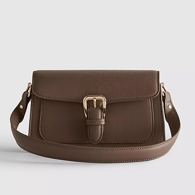 Bolso marrón de Primark (13 euros)