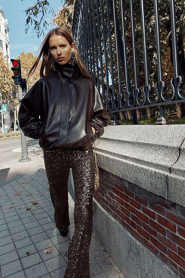 Pantalón con lentejuelas de Zara (39,95 euros)