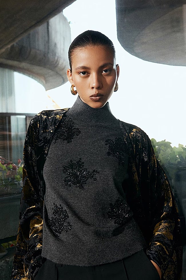 Jersey con abalorios de Sfera (25,99 euros)