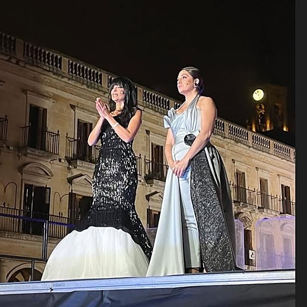 África Baeta y Leire Martínez presentaron las Campanadas 2024.