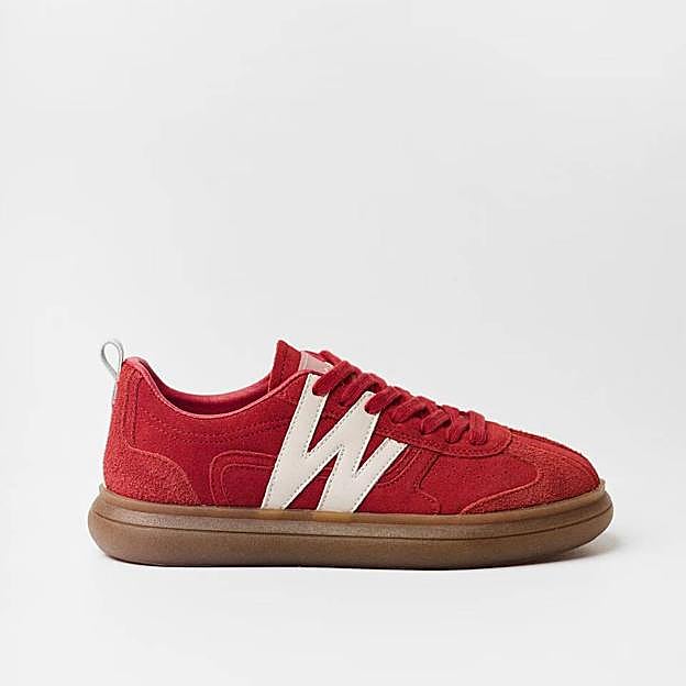 Zapatillas de mujer en piel (69€ en El Corte Inglés)