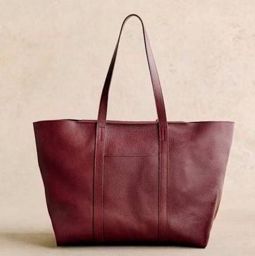 Imagen secundaria 1 - Cinturón hebilla especial de Tintoretto (15,99€) Tote Gabin burdeos granulado de Sézane (340€) Bolso Lia romanche de Mint&Rose (159€)