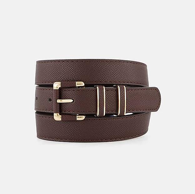 Imagen principal - Cinturón hebilla especial de Tintoretto (15,99€) Tote Gabin burdeos granulado de Sézane (340€) Bolso Lia romanche de Mint&Rose (159€)