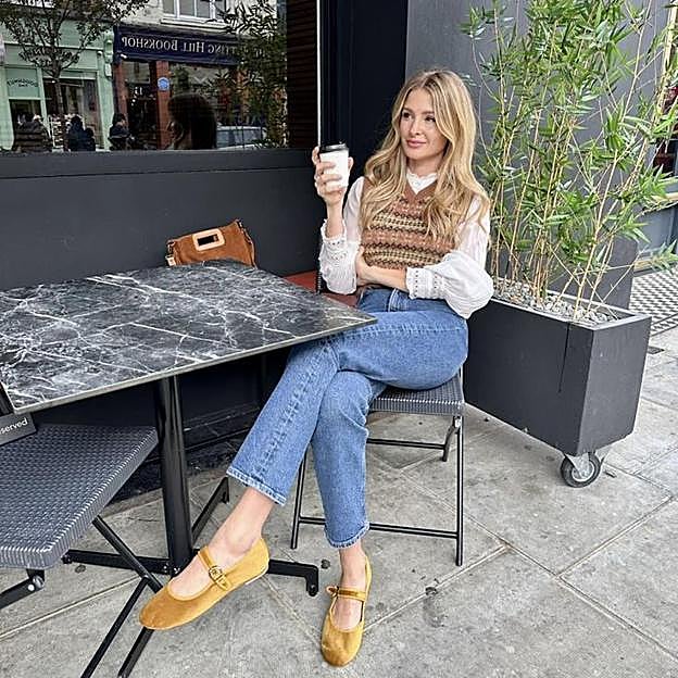 Las merceditas de terciopelo son el zapato plano favorito de las pijas para llevar a diario en invierno