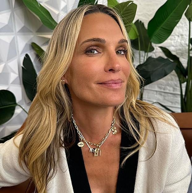 Tres cremas de farmacia perfectas para mujeres de más de 50 años por su efecto reafirmante y antiarrugas visible