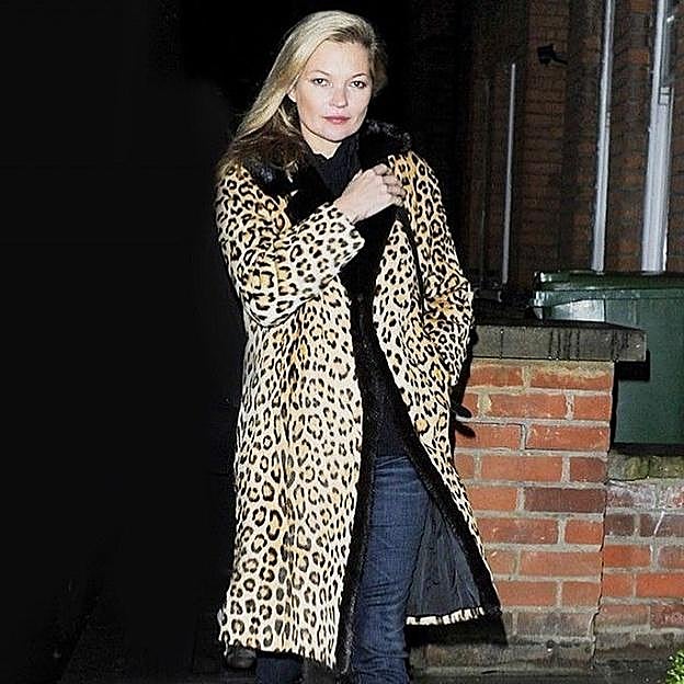 El abrigo de leopardo favorito de las celebrities rebajado a 50 euros en Zara